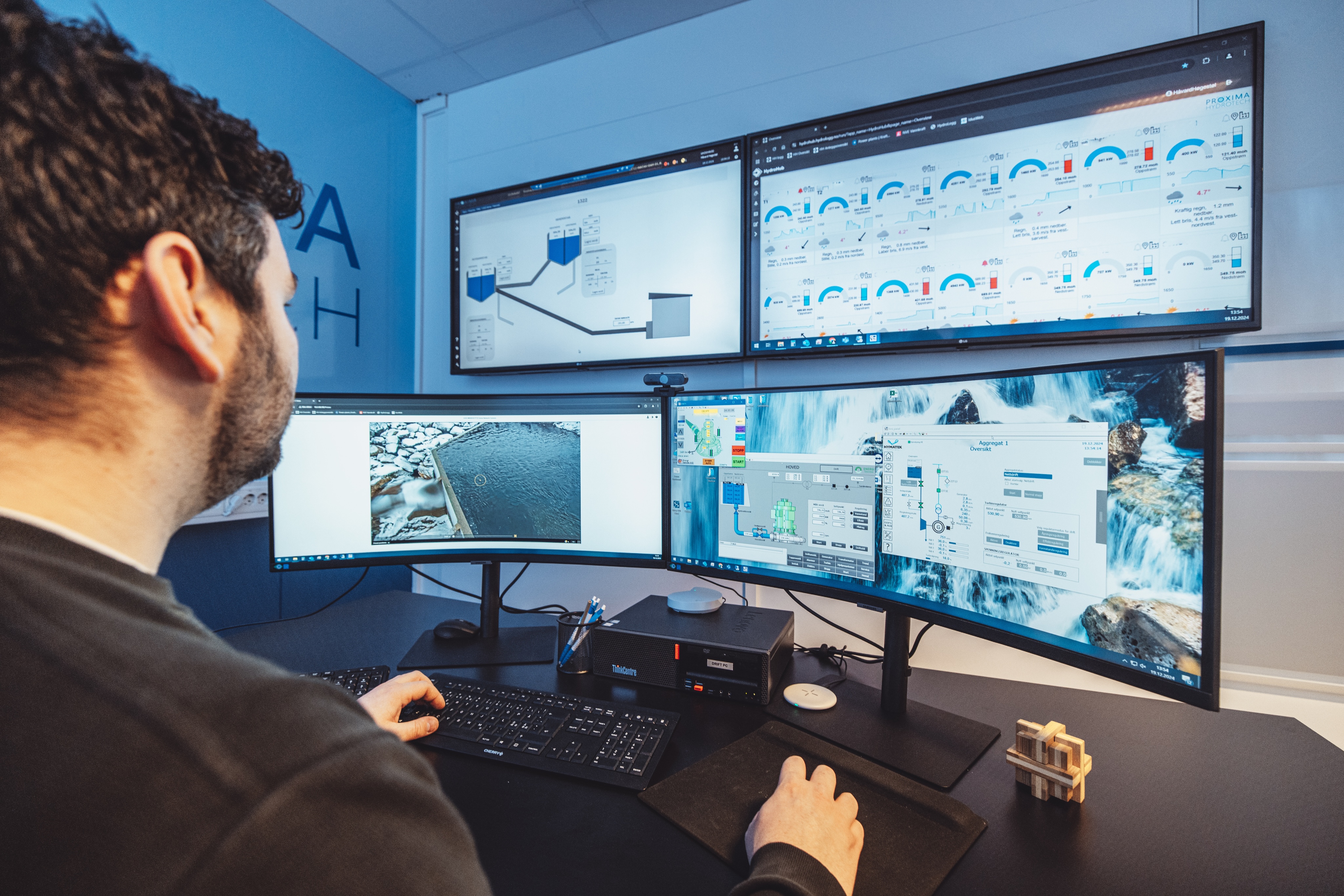 guy watching monitor with Hydroscada and Hydrohub